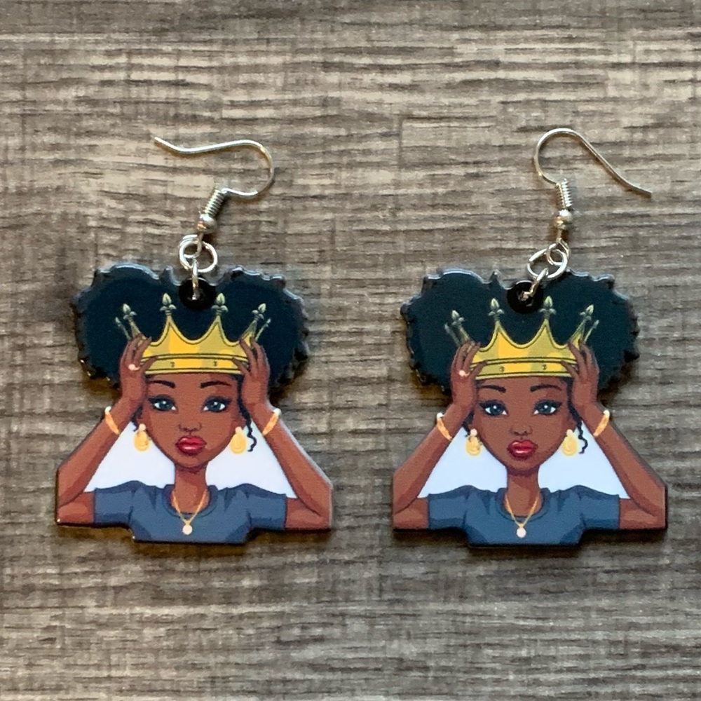 Queen Dangle Earrings